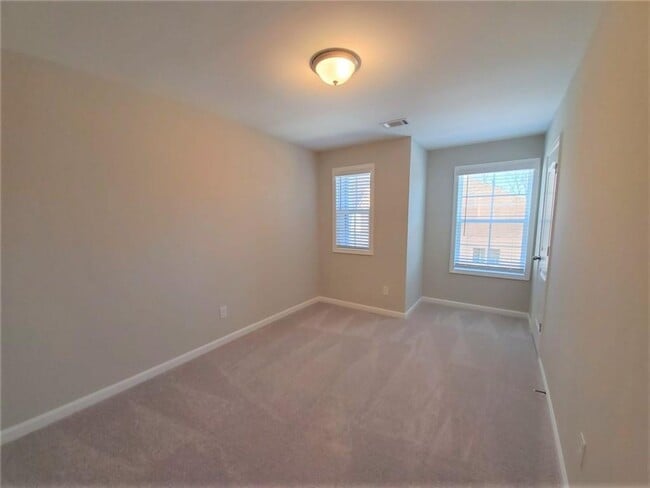 Building Photo - 1716 Lansing Bluff Walk