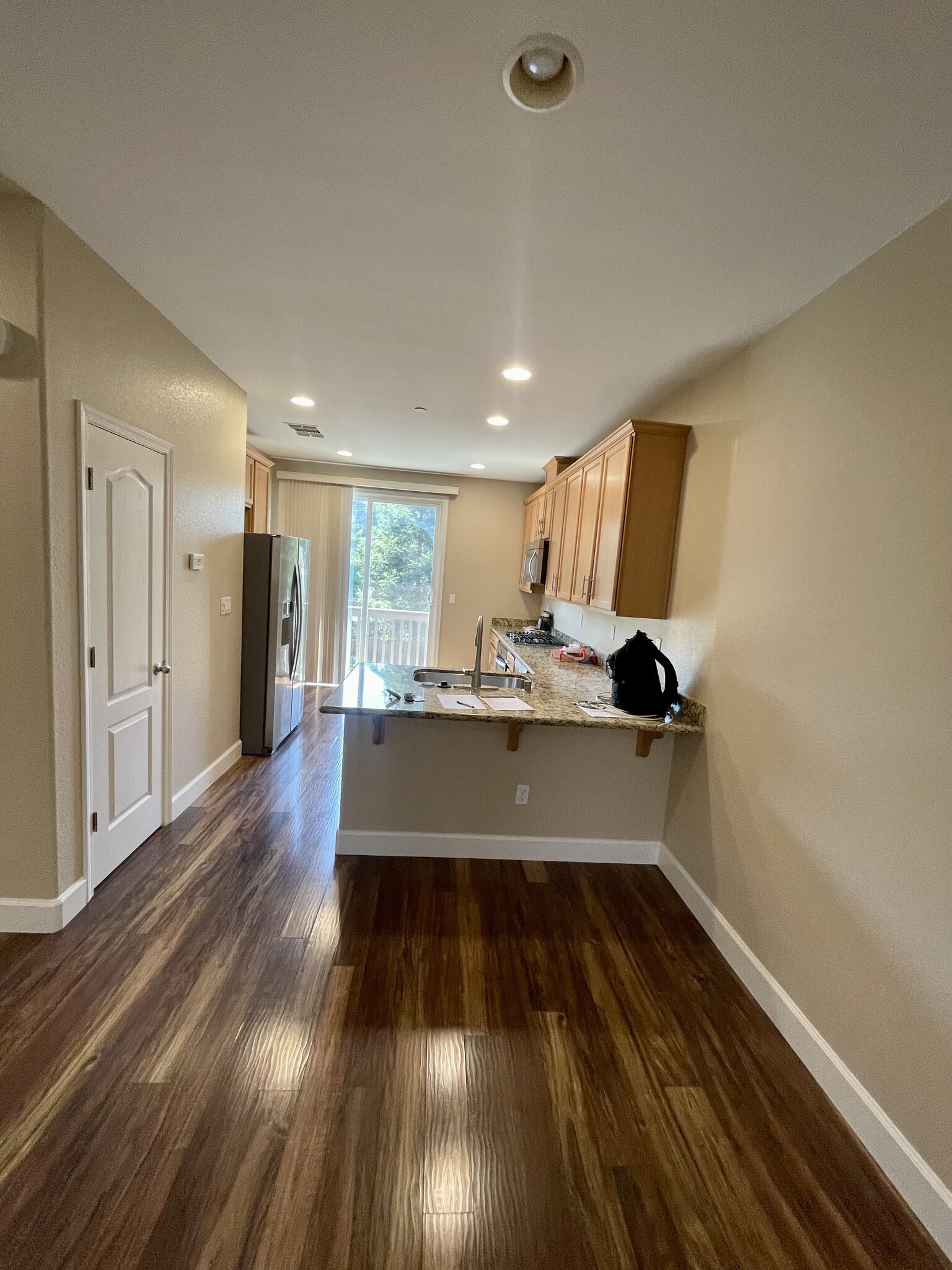 Looking back at kitchen - 722 El Paseo Cir