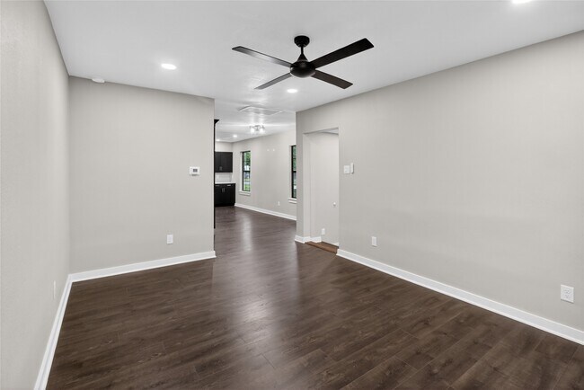 Building Photo - 428 Van Molan St