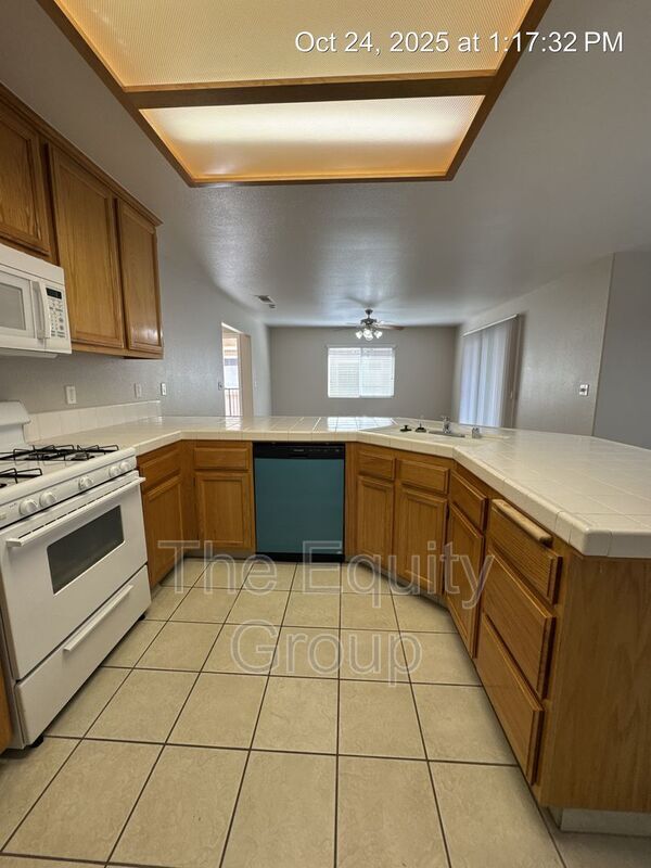 Building Photo - 2918 N Terrace St