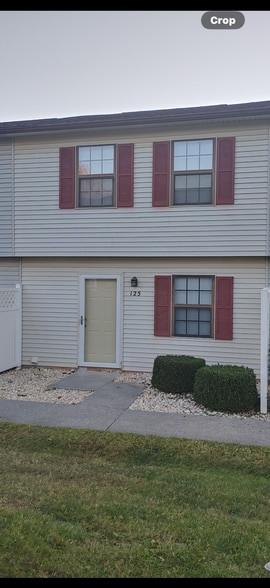 Building Photo - 125 White Pine Ct