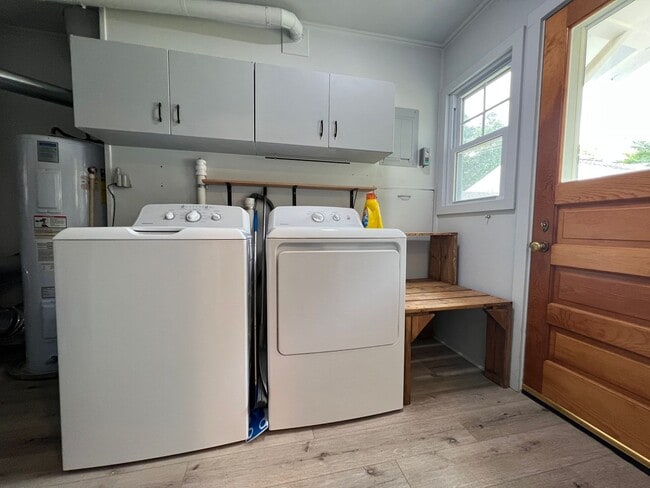 Building Photo - Great Furnished Home in TC