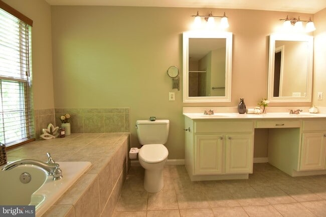 Building Photo - 5053 Kilburn St