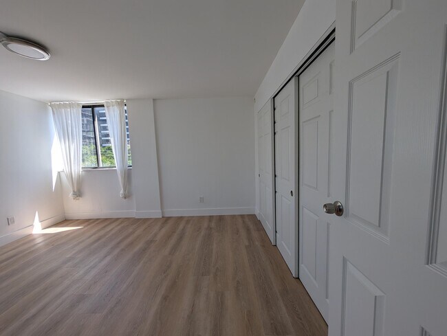 Building Photo - 2715 Tigertail Ave