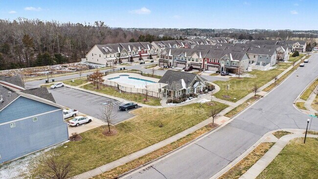 Building Photo - 11007 Discovery Dr NW