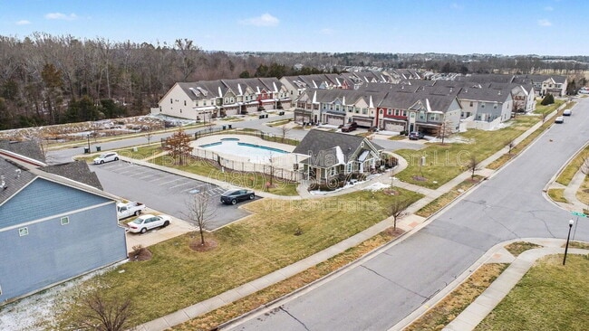 Building Photo - 727 Dynamo St NW