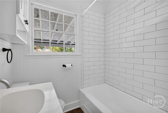 Building Photo - 216 E 57th St