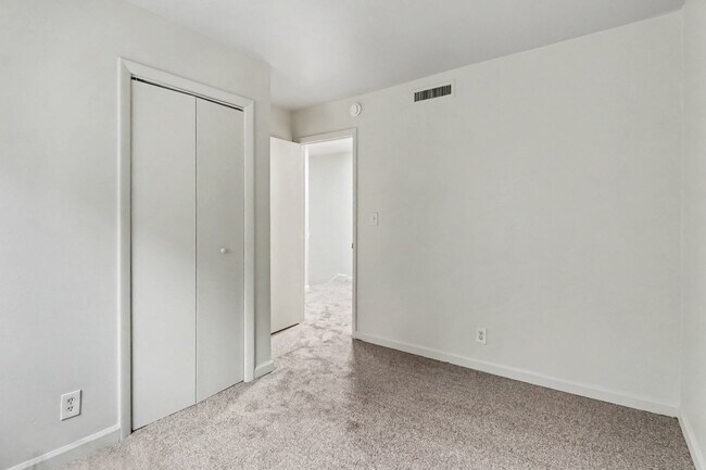Building Photo - 518 St Marys Dr