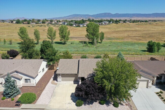 Building Photo - 5879 N Bronco Ln
