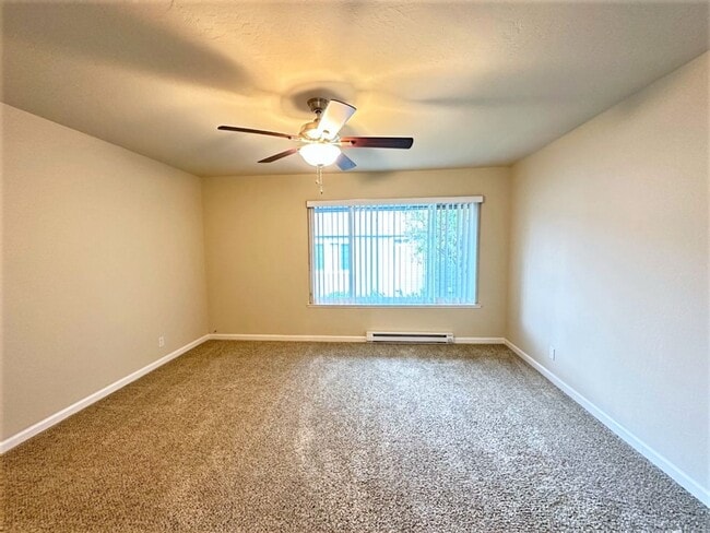 Building Photo - Spacious, 2-story 1 Bed/ 1 Bath Loft apart...
