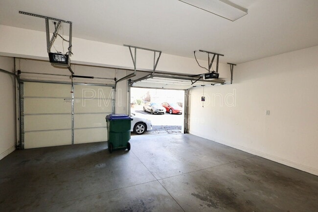 Building Photo - 728 S Pine St