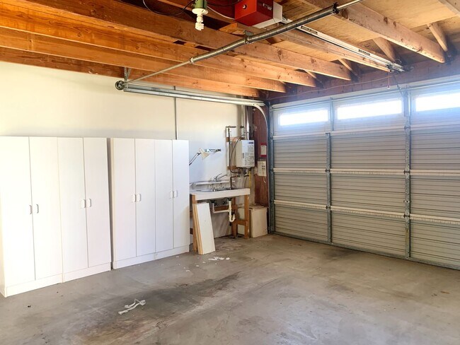 Building Photo - 140 G Ave