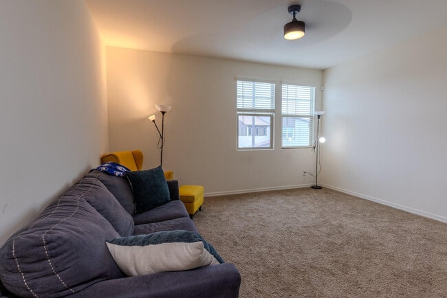 Building Photo - 1064 S Sunset Dr