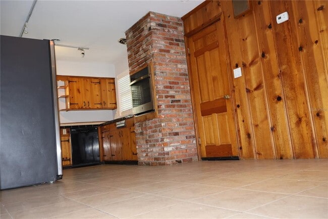 Building Photo - 3017 W Euclid Ave