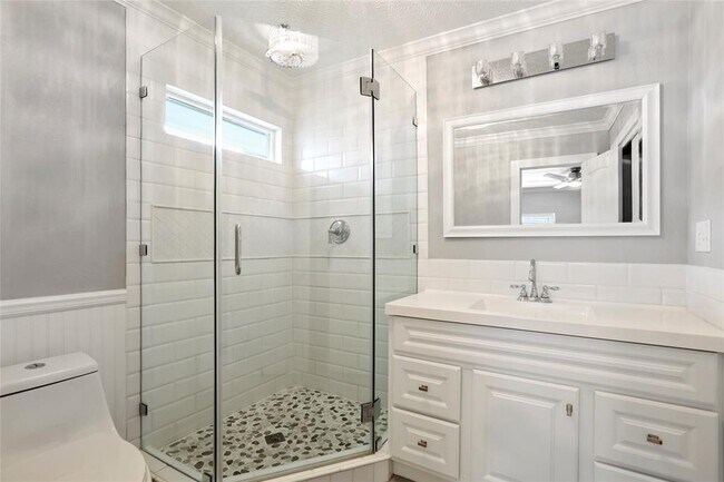 Building Photo - 2115 Linden Creek Ln