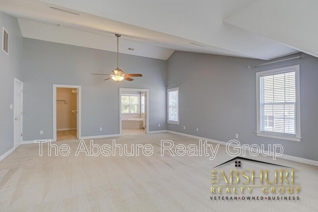 Building Photo - 1410 Fairfax Woods Dr