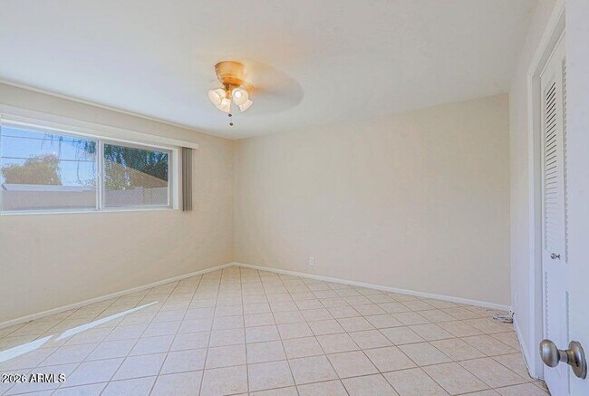 Building Photo - 6203 N 12th Pl