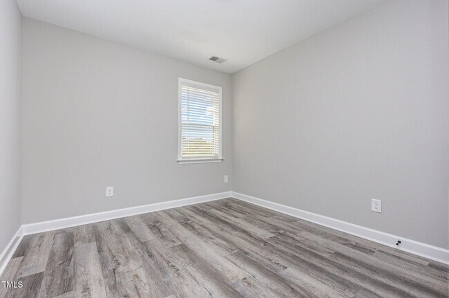 Building Photo - 205 S Walnut St