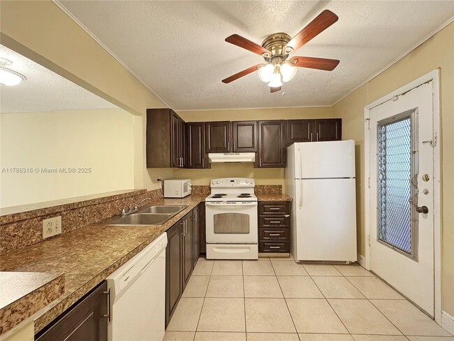 Building Photo - 410 NW 68th Ave