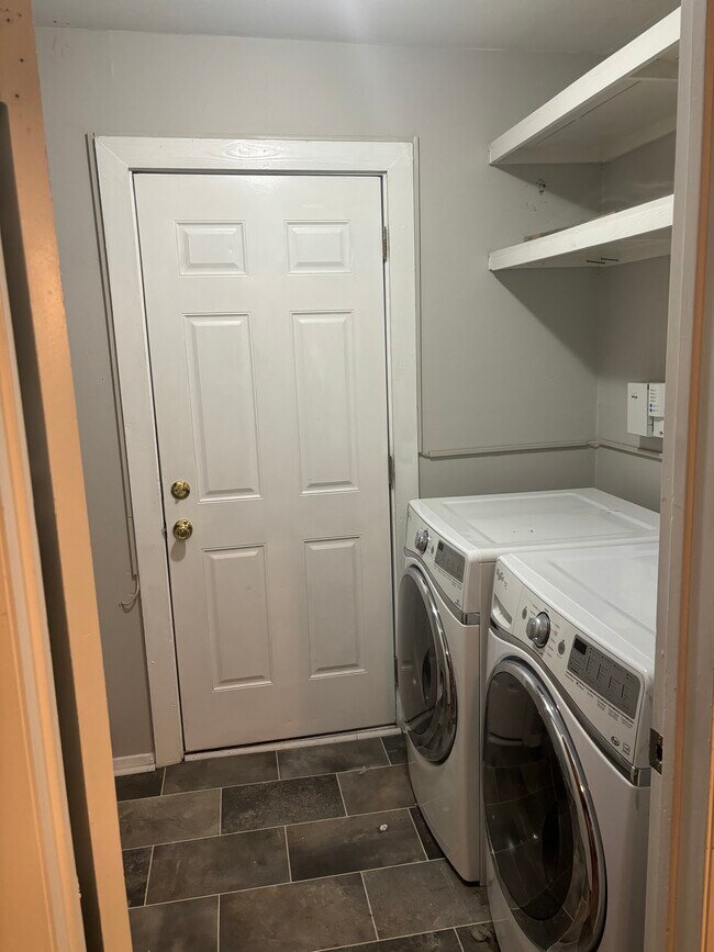 Building Photo - 813 S Grosvenor Ct