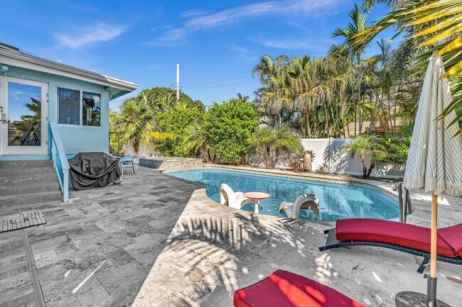 Building Photo - 3450 NE 19th Ave