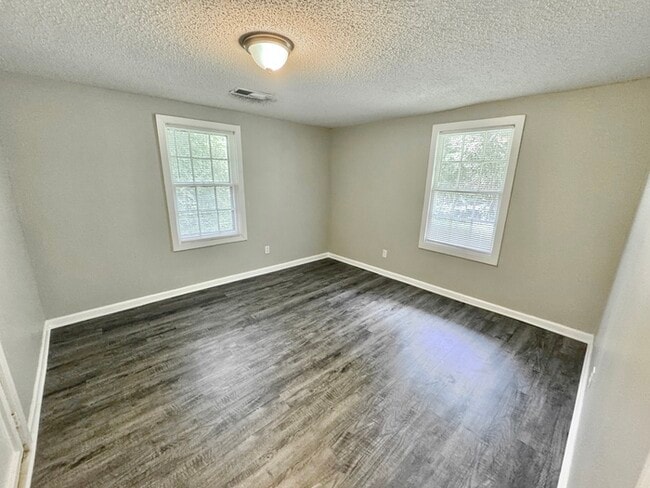 Building Photo - 791 Eyers Rd