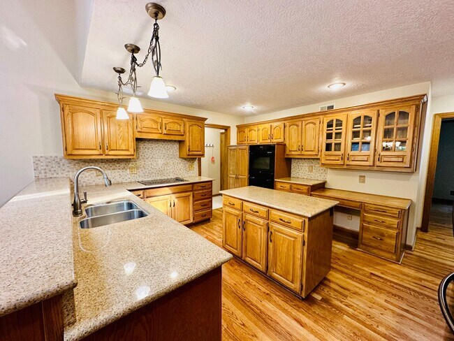 Building Photo - {13040} Spacious Cherry Creek Home + First...