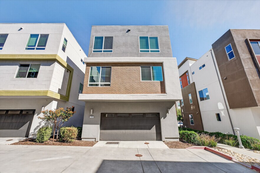 Building Photo - 176 Agustin Narvaez St