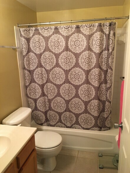 Building Photo - 1240 Holbrook Ter NE