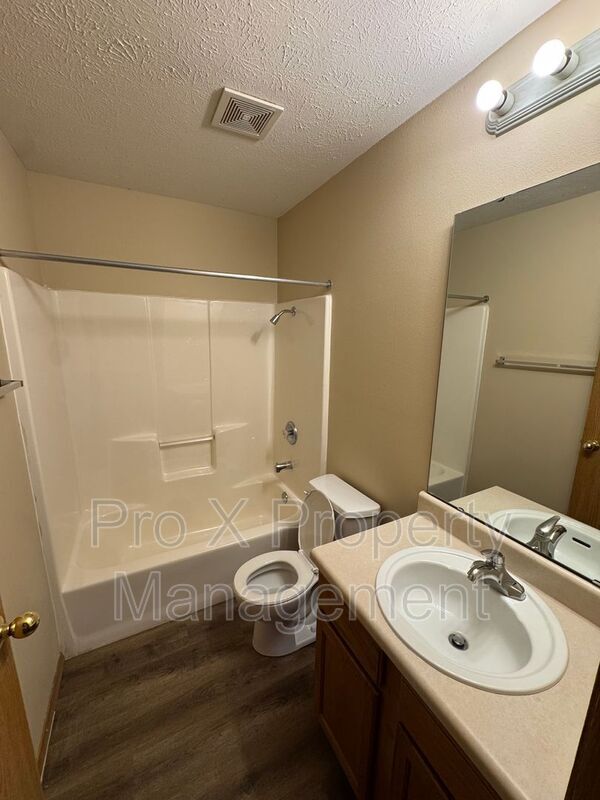 Building Photo - 2123 Southfork Dr