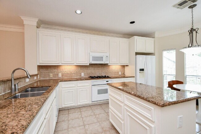 Building Photo - Furnished Montrose rental close to everyth...