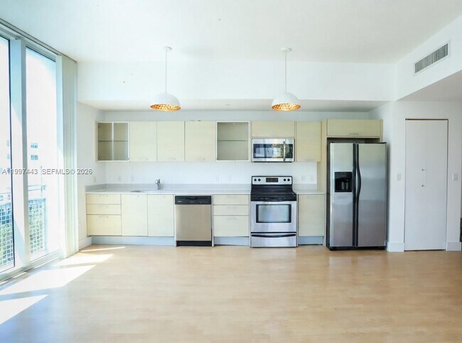 Building Photo - 350 NE 24th St