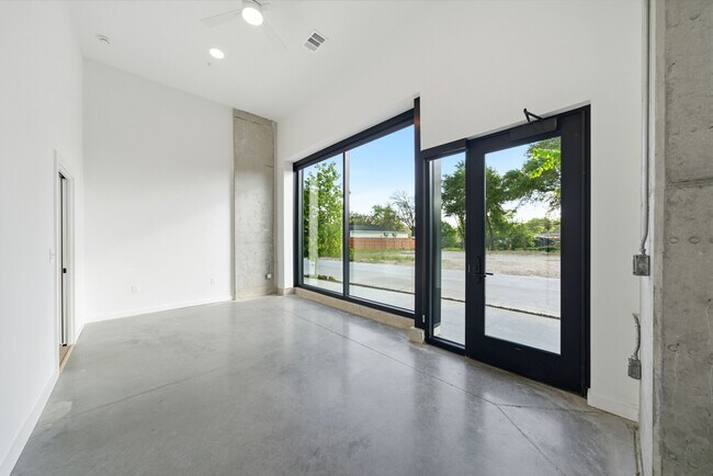 Building Photo - 2623 Keene St