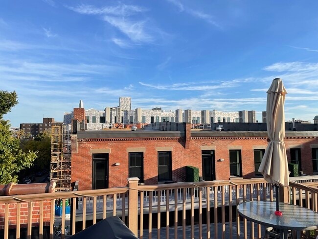 Building Photo - 2A Wellington St