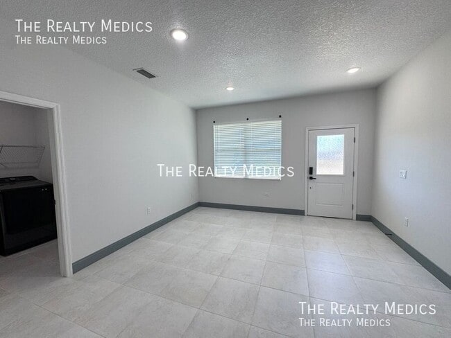 Building Photo - 2226 Rock Dr