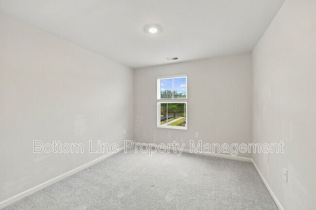 Building Photo - 5000 Arkose Dr