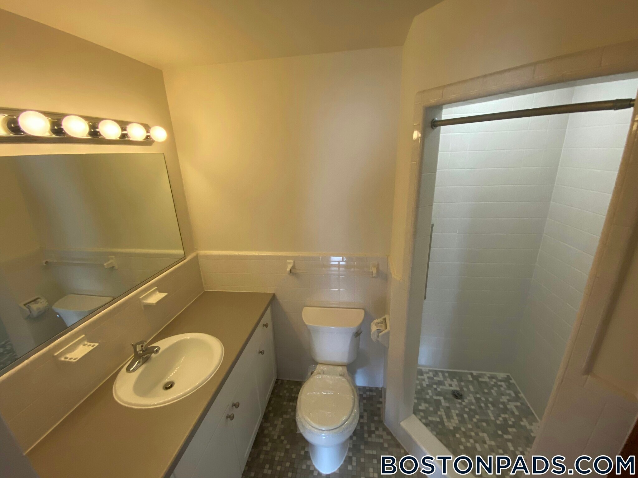 Building Photo - 8 Captain Parker Arms