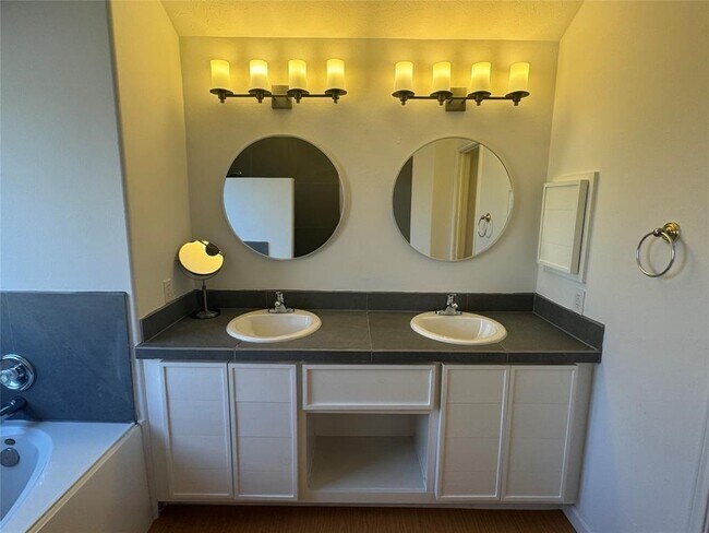 Building Photo - 19322 Pinewood Bluff Ln