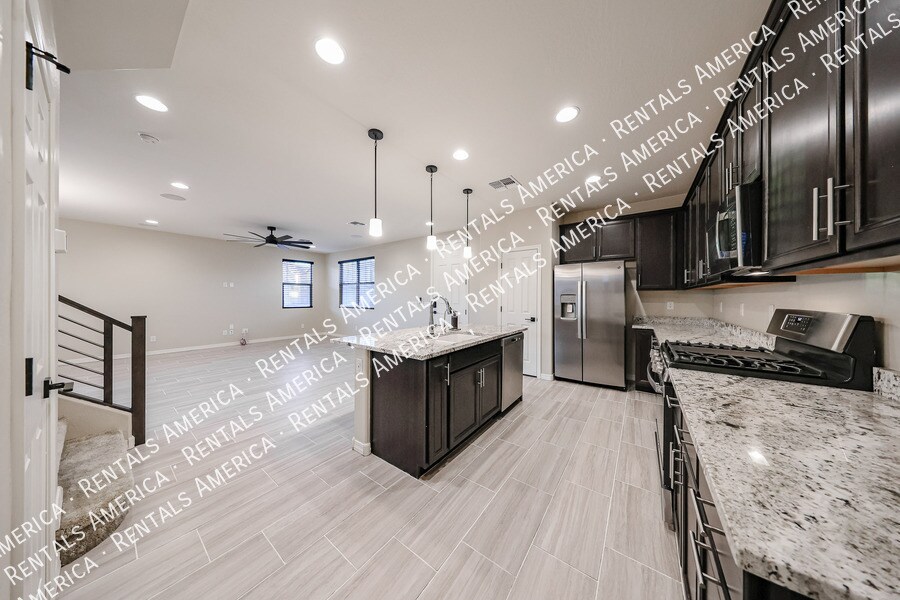 Building Photo - 4215 S 58th Ln