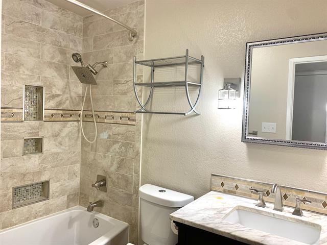Building Photo - 1209 Crestwood Ct