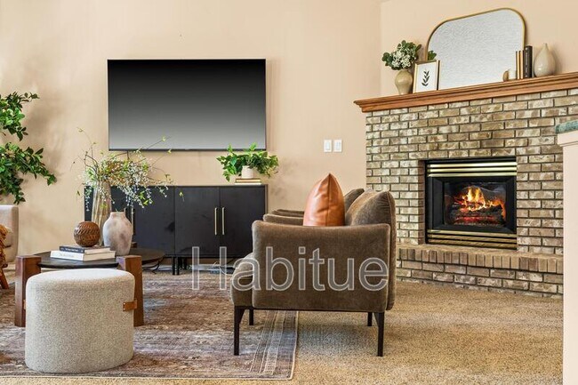 Building Photo - 2160 Dora Ln