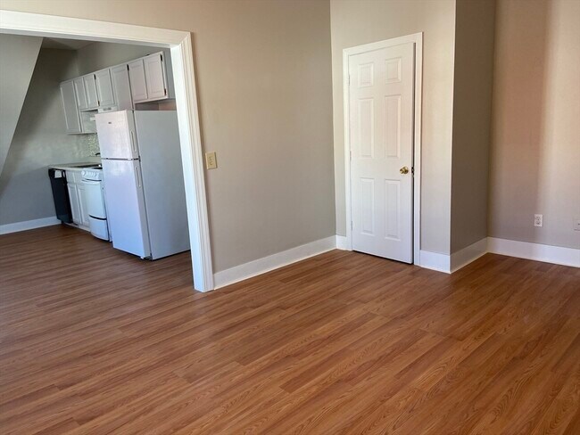 Building Photo - 16 Lincoln St