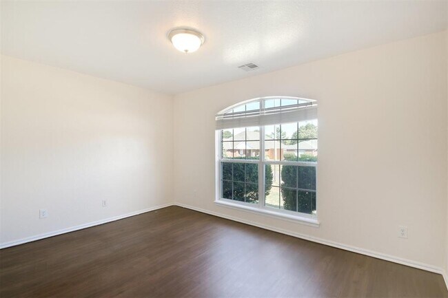 Building Photo - 8212 NW 84th St
