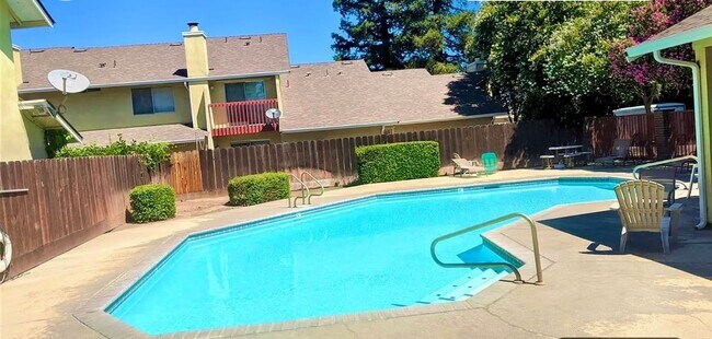 Building Photo - 3 Bedroom/3 Bath Tiffany Estates Ripon Ca
