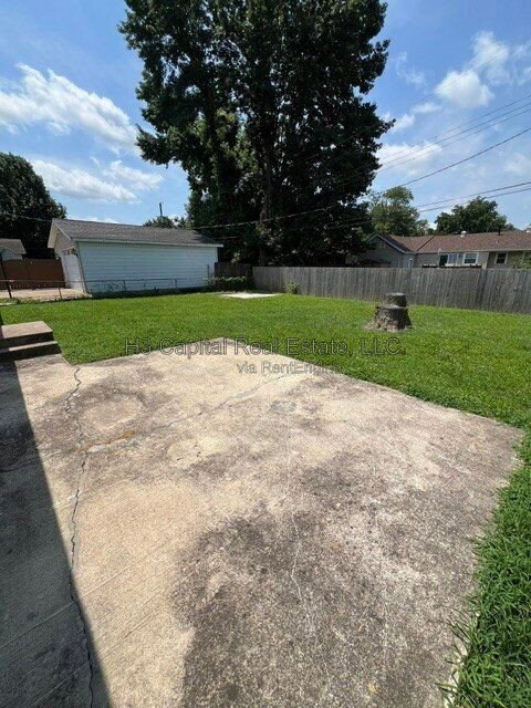 Building Photo - 2837 Dogwood Dr