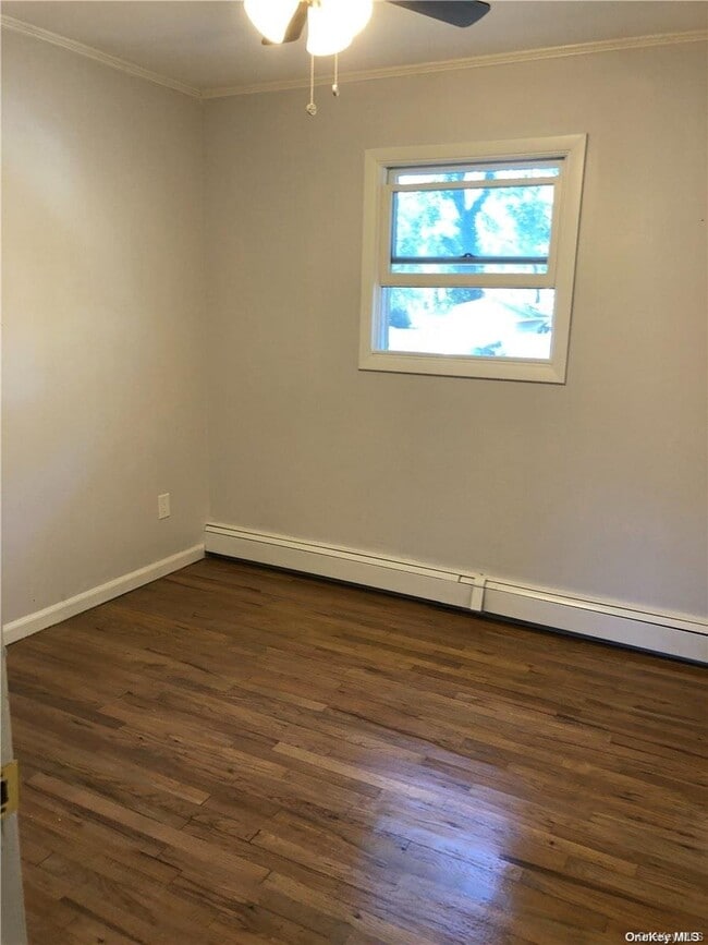 Building Photo - 1671 Claas Ave