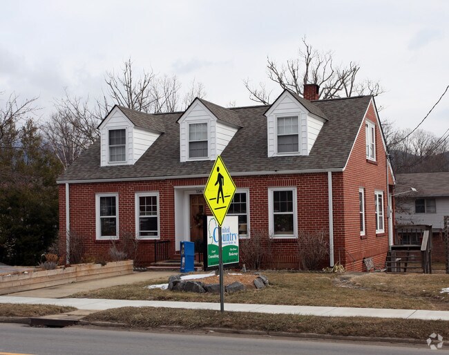 Building Photo - Alyson Apartments