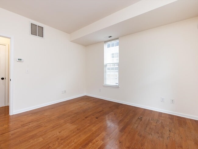 Building Photo - 257 N Irwin Ave