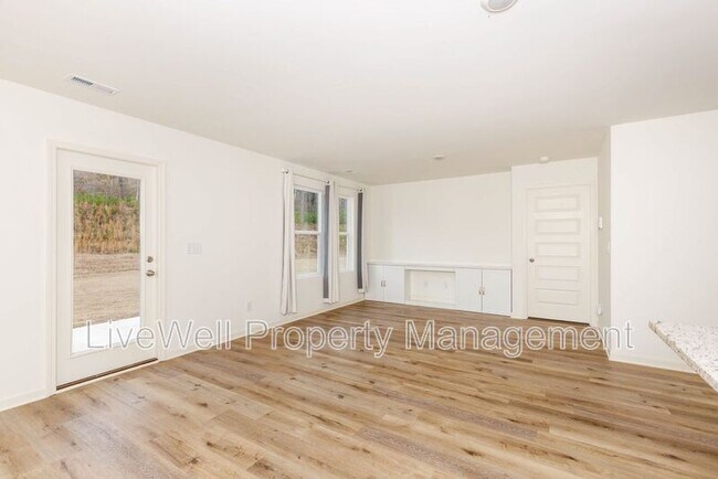 Building Photo - 853 Fish Camp Rd