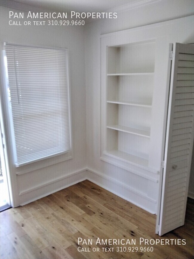 Building Photo - 447 1/2 W 4th St-A